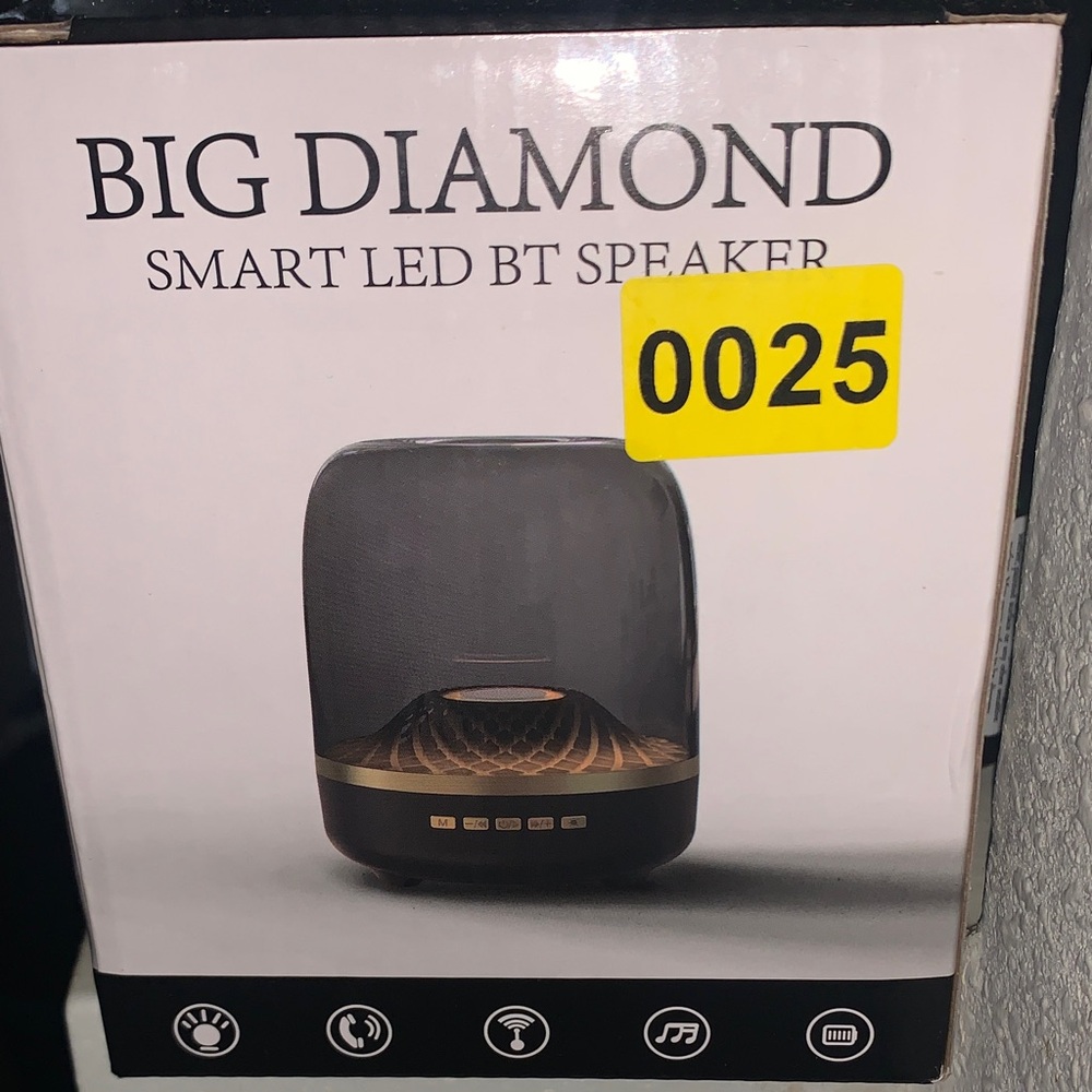 Diamond Supply Co. Black Bluetooth LED Speaker with Gold Accent